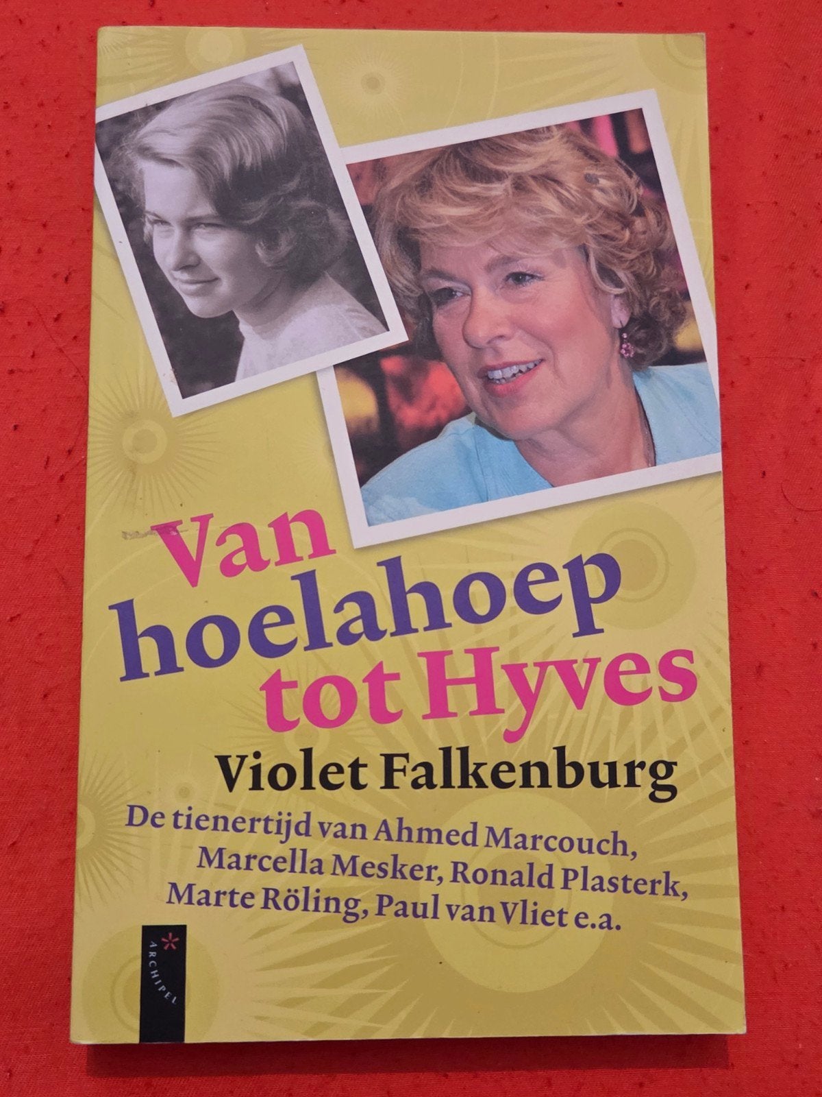 Violet Falkenburg - Van hoelahoep tot hyves,zgan, Violet Falkenburg, Ophalen of Verzenden, Zo goed als nieuw, Nederland