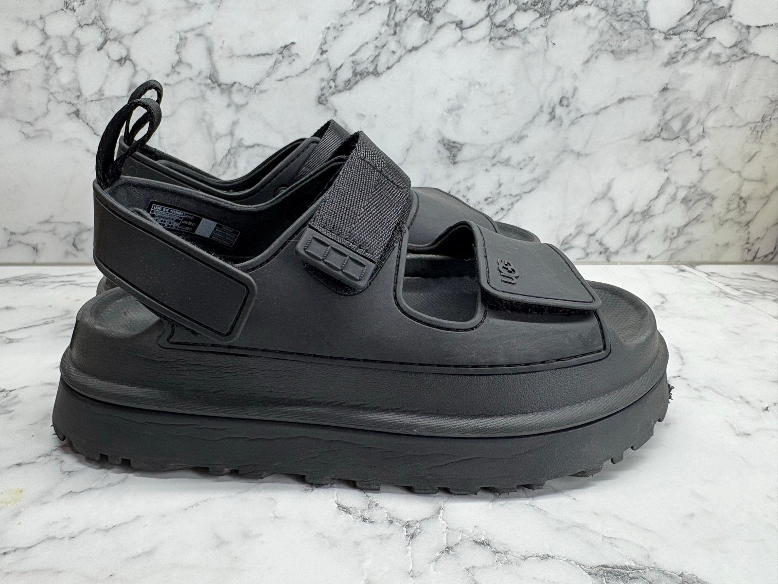 UGG Goldenglow sandalen zwart maat 38 - nieuwstaat, Kleding | Dames, Zwart, Zo goed als nieuw, Sandalen of Muiltjes, Ophalen of Verzenden