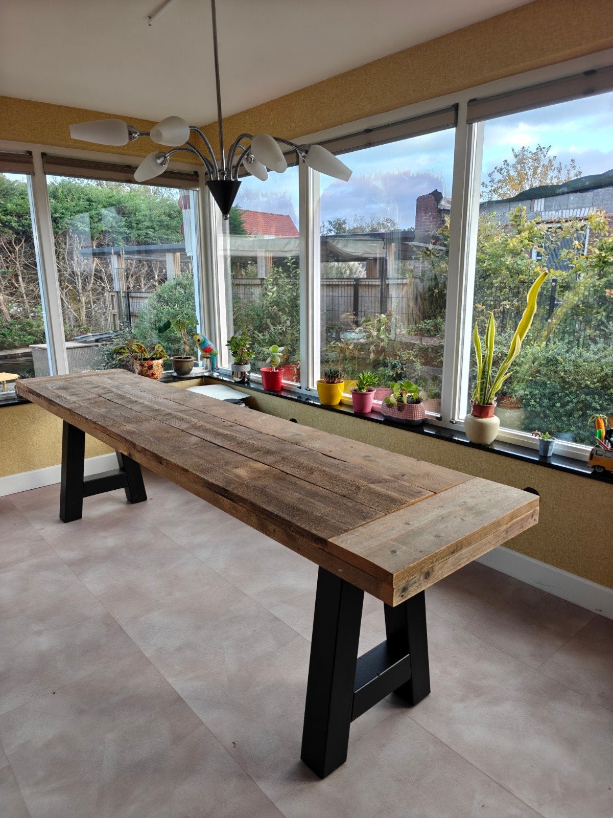 Robuuste houten eettafel met zwarte schragen, Huis en Inrichting, Gebruikt, Industrieel, robuust, landelijk, 200 cm of meer, 50 tot 100 cm