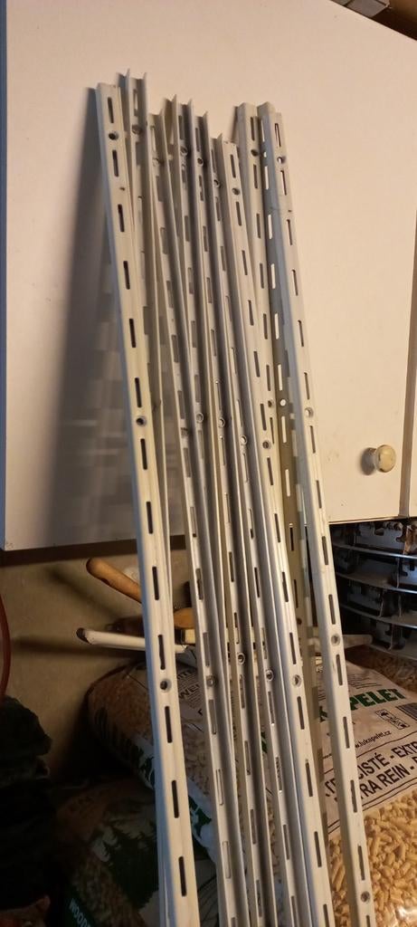 Schapdragerrails en raildragers voor wandplanken, Ophalen