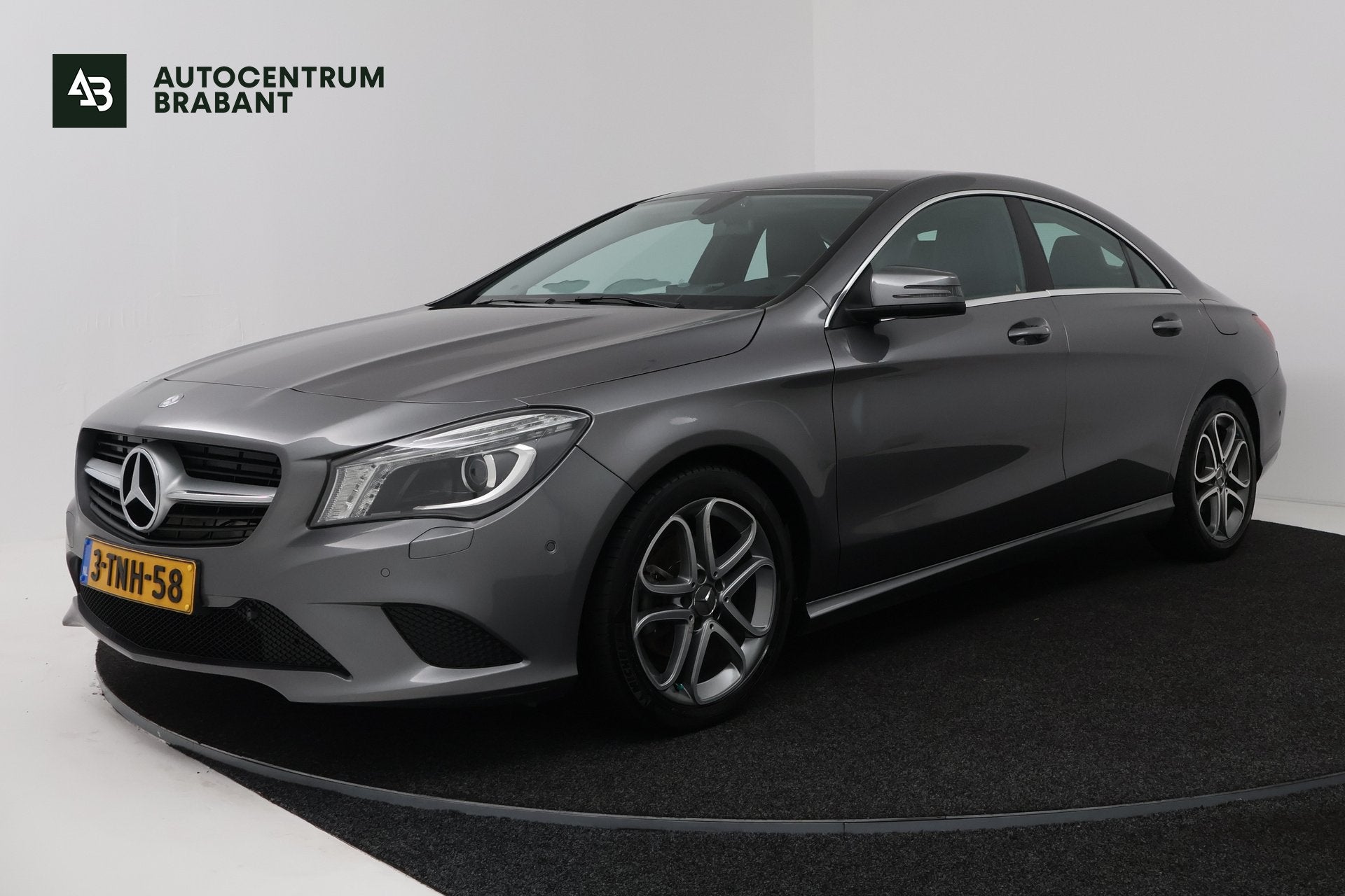 Mercedes-Benz CLA-Klasse 180 BlueEFF. Ambition (NAVIGATIE, P, Voorwielaandrijving, CLA, Gebruikt, 4 cilinders