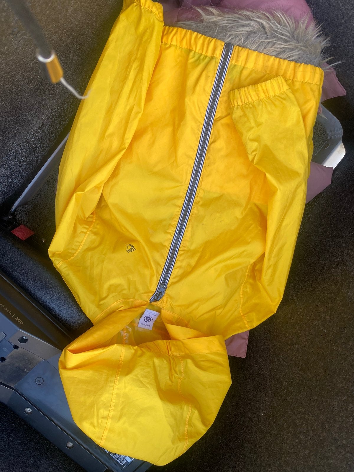 Petit Bateau regenjas geel 116cm (6 jaar) waterdicht, Ophalen of Verzenden, Gebruikt, Jongen of Meisje