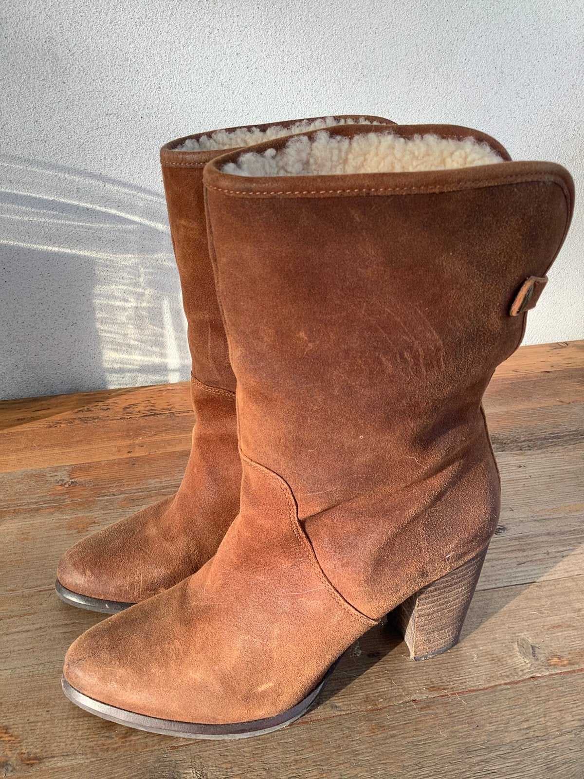 Ugg Uggs bruine suède laarsjes maat 38 in nieuwstaat, Kleding | Dames, Ophalen, Zo goed als nieuw, Bruin