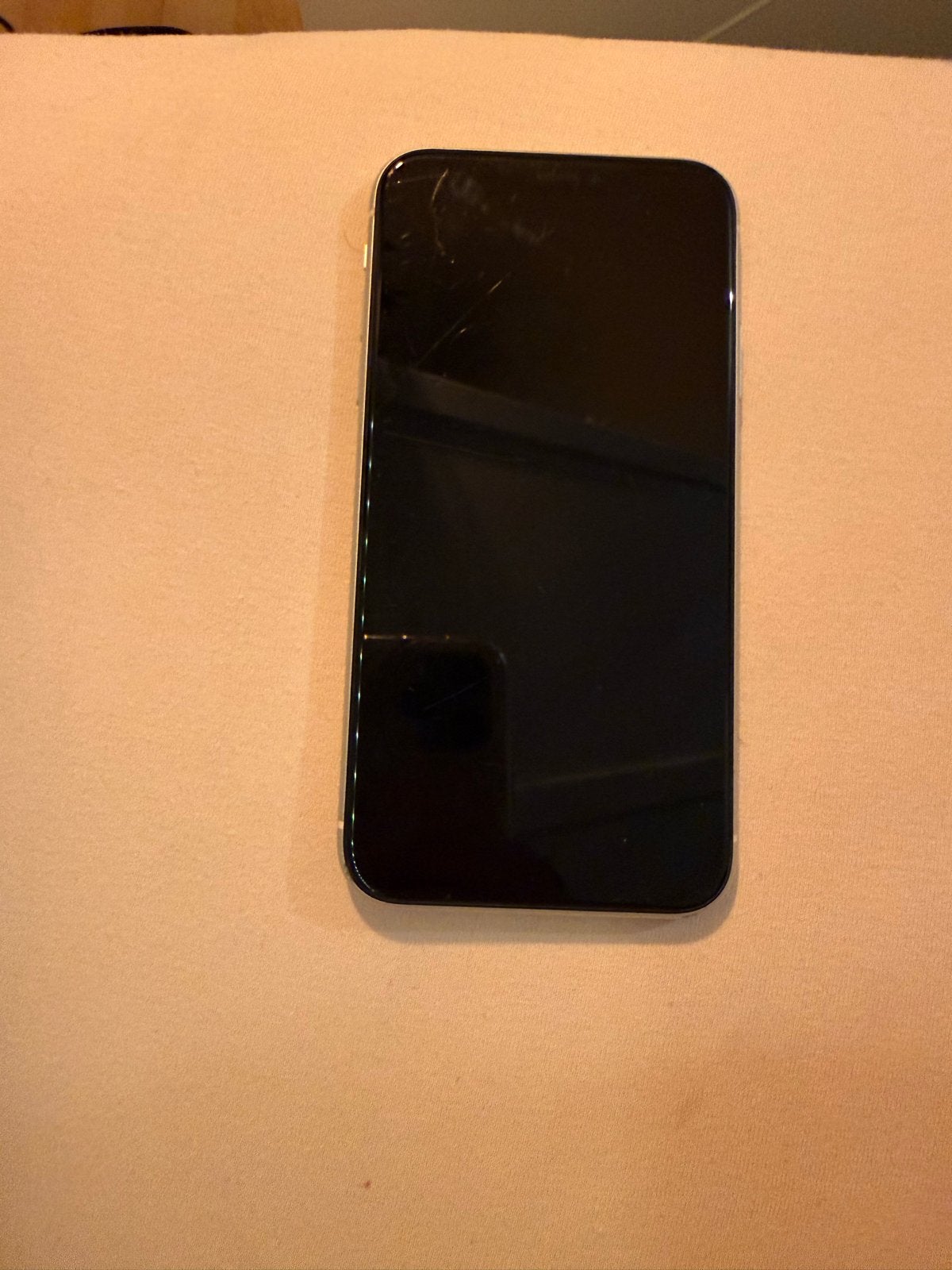 iPhone 11 Wit - Scherm defect, batterij 84%, Telecommunicatie, Wit, 64 GB, Zonder simlock, Niet werkend