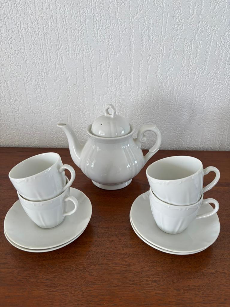 Theepot met 4 kop en schotels, Ophalen, Zo goed als nieuw, Effen, Kop(pen) en/of Schotel(s)