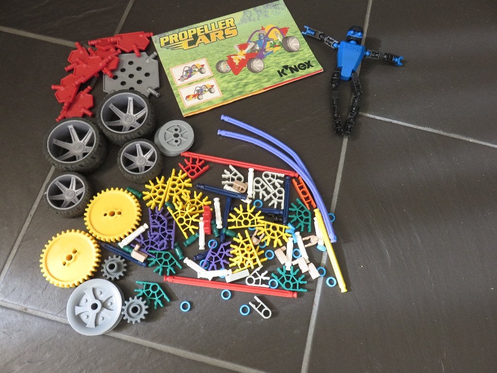 Knex constructie propeller cars met robot, 100-d., Kinderen en Baby's, Speelgoed | Bouwstenen, Ophalen of Verzenden, Gebruikt