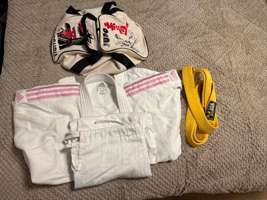 Adidas J350 roze judopak met gele band en tas, Ophalen of Verzenden, Gebruikt, Judo, Vechtsportpak
