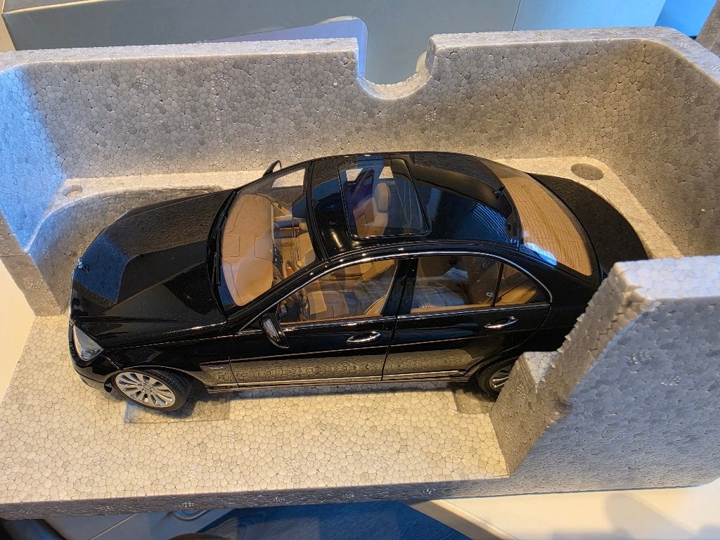 Mercedes C-Class W204 Obsidian Schwarz AUTOart 1:18, Hobby en Vrije tijd, Ophalen of Verzenden, Nieuw, Auto, Autoart