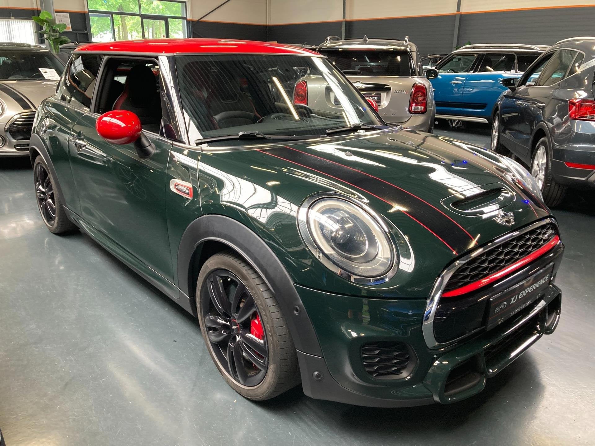 Mini Mini 2.0 John Cooper Works 232PK AUT LED+SPORTSTOELEN+H, Auto's, Mini, 1998 cc, Gebruikt, 4 cilinders, 231 pk