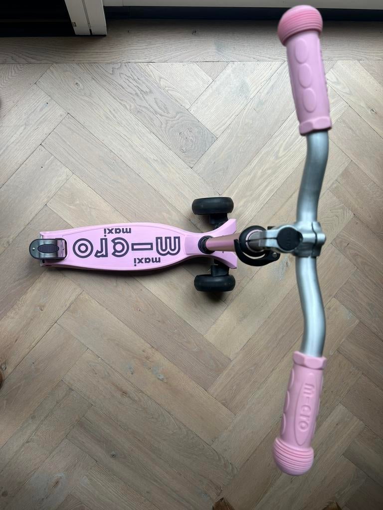 Step (kind) - Maxi Micro step deluxe Pro LED - 3-wiel roze, Fietsen en Brommers, Steps, Ophalen, Zo goed als nieuw, Gewone step