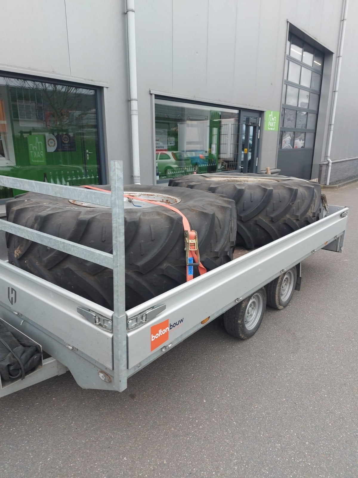 Banden kleber super 710 75 r34 met velg, Ophalen of Verzenden, Zomerbanden, Band(en)