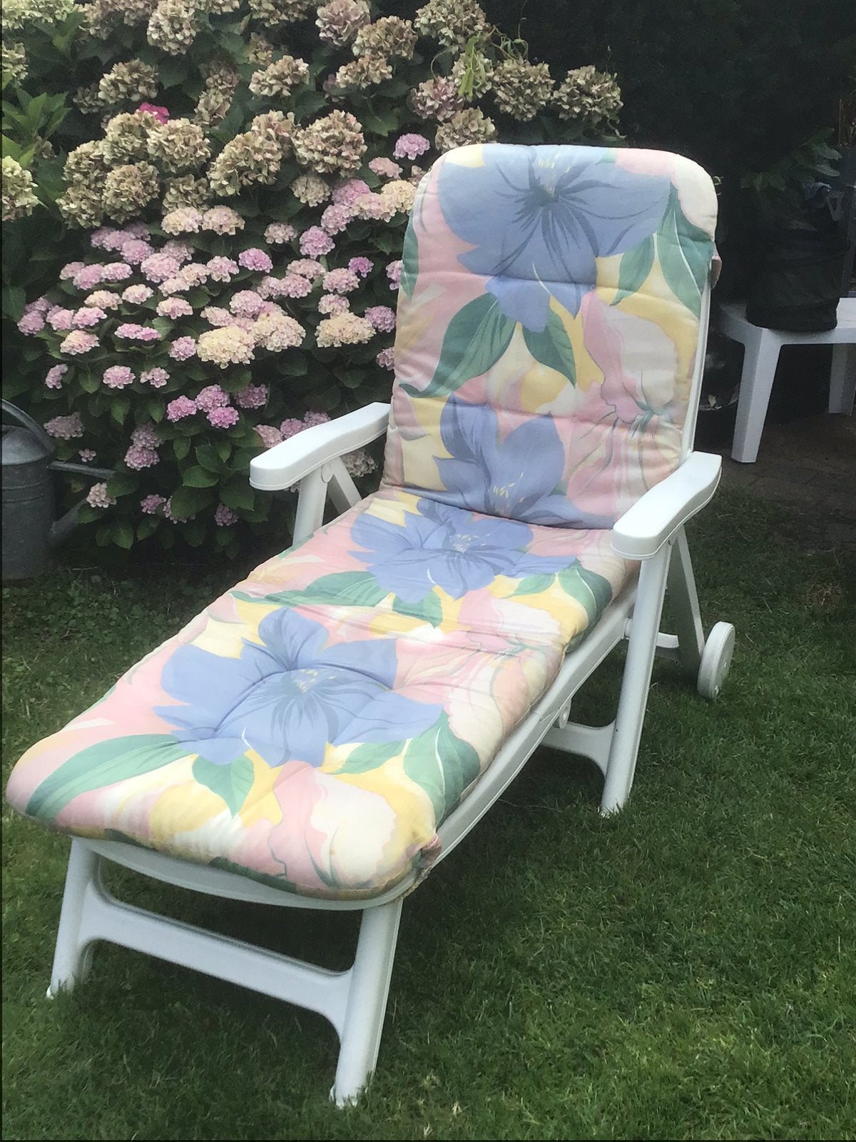 Ligbed Flair met dik kussen, Tuin en Terras, Ophalen, Zo goed als nieuw, Kunststof, Verstelbaar