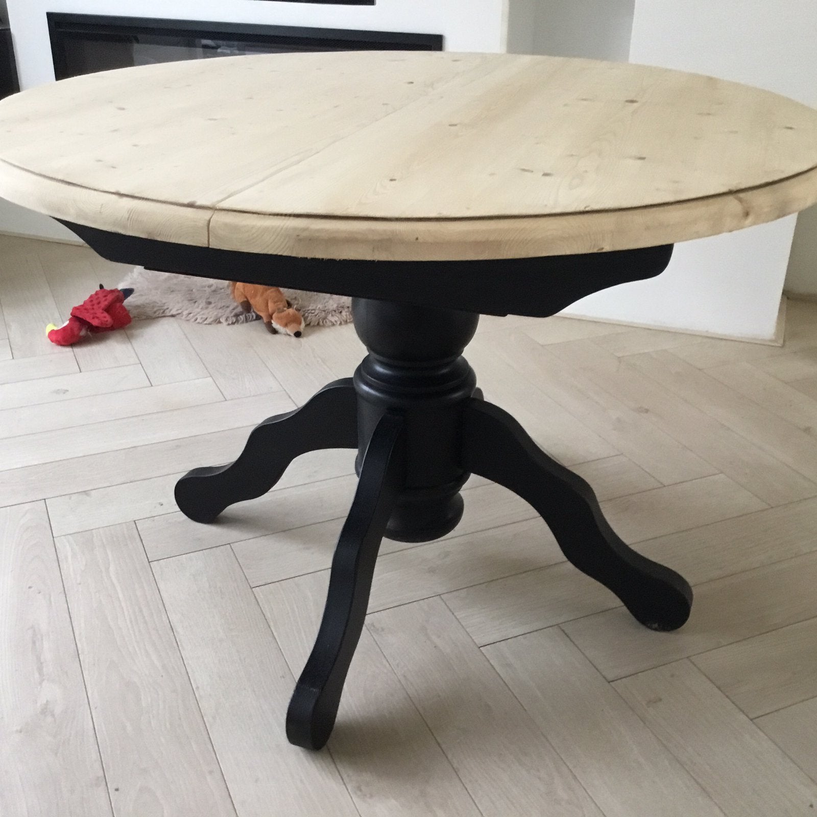Ronde uitschuifbare bolpoot eettafel in landelijke style, 100 tot 150 cm, Rond, Ophalen of Verzenden, Vijf personen of meer