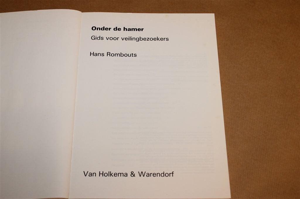 Onder de Hamer — Gids voor Kunst- en Boekenveilingen, Ophalen of Verzenden, Gelezen