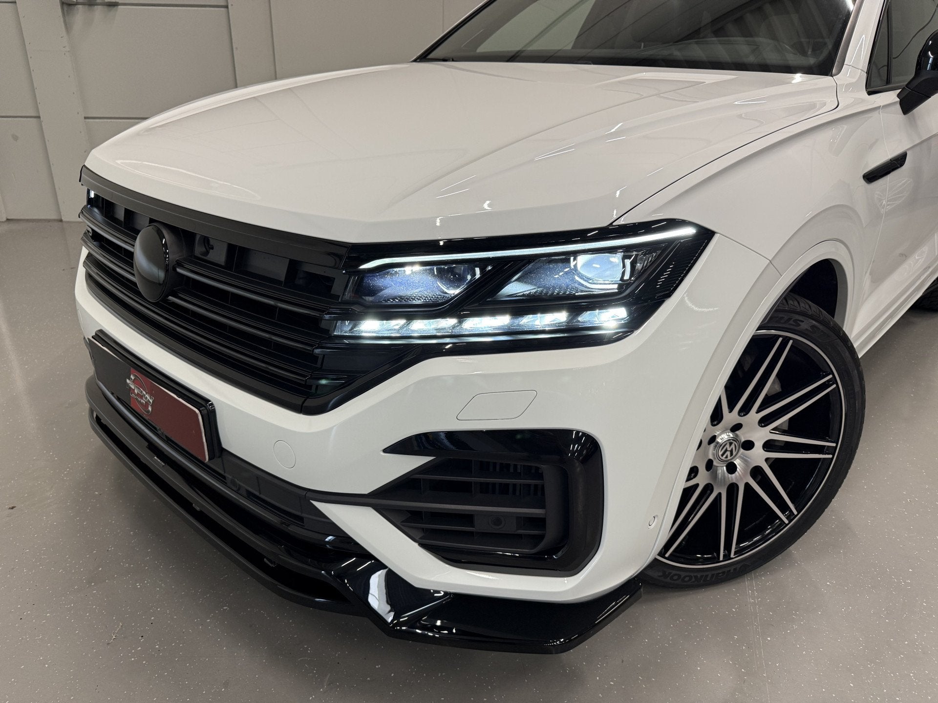 Volkswagen Touareg R 3.0 TSi 4MOTION eHybrid 462PK PANO/PUGL, Automaat, Adaptive Cruise Control, Gebruikt, Zwart