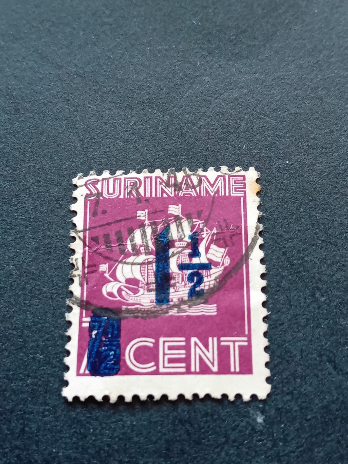 Suriname postzegel 1 1/2 cent met schip, gestempeld, Ophalen of Verzenden, Gestempeld