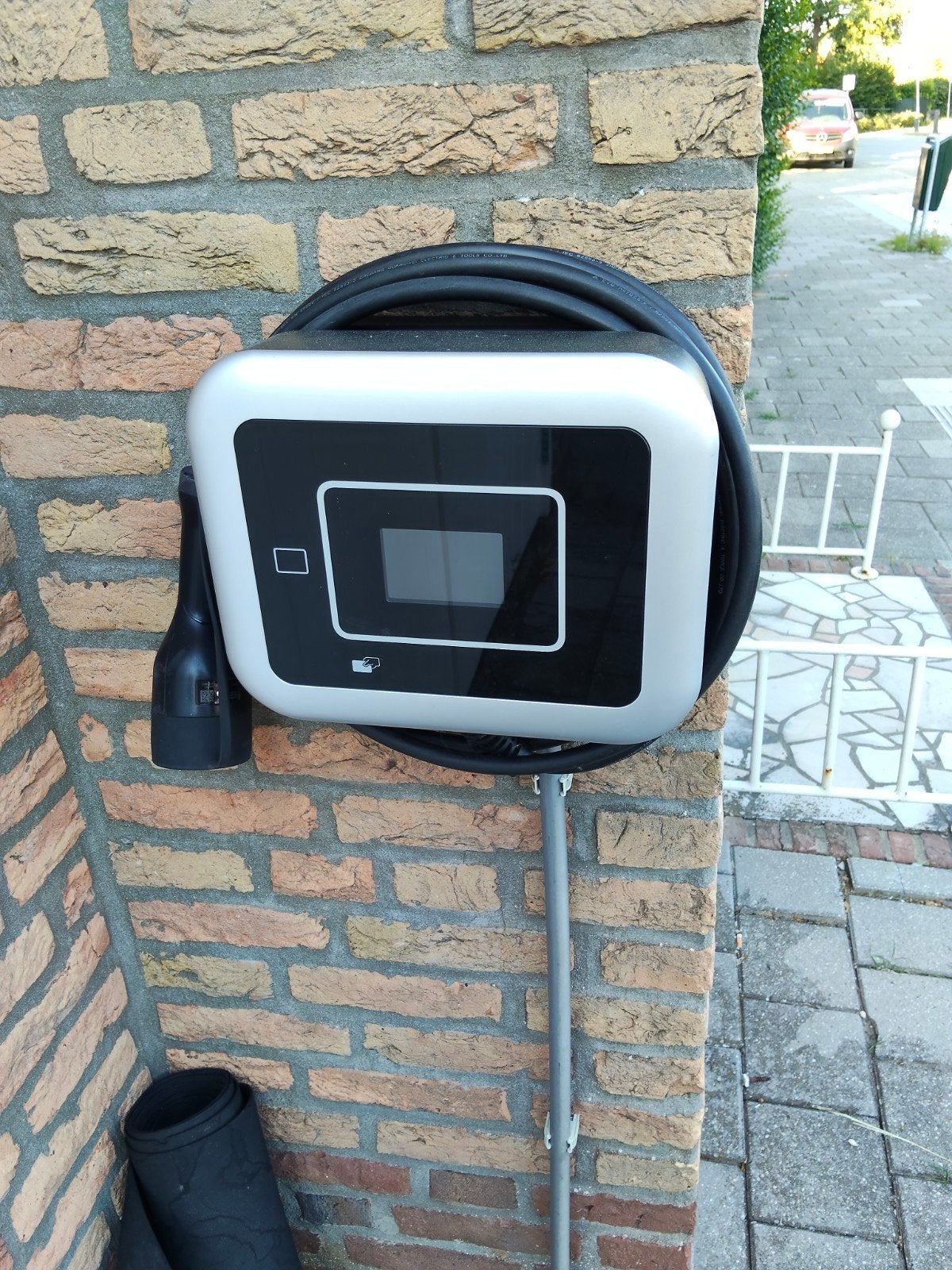 EV Laadpaal met display en kabel, Ophalen of Verzenden, Gebruikt, Laadpaal en Laadkabel