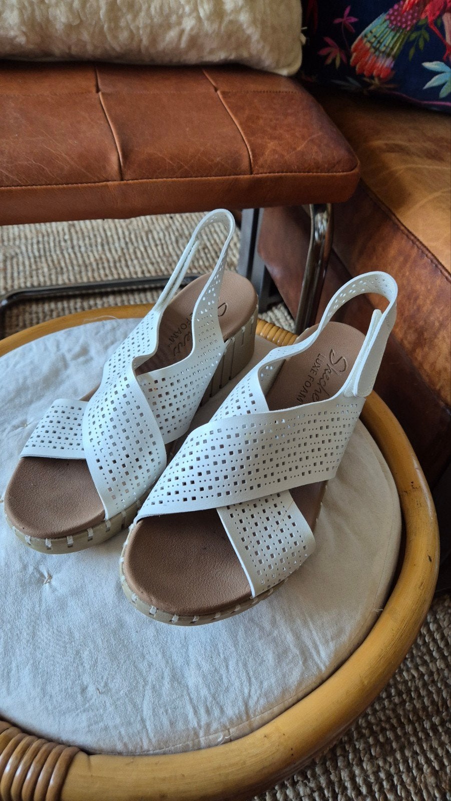 Skechers hele mooie staat sleehak sandalen leer mt 40, Kleding | Dames, Schoenen, Skechers, Wit, Zo goed als nieuw, Sandalen of Muiltjes