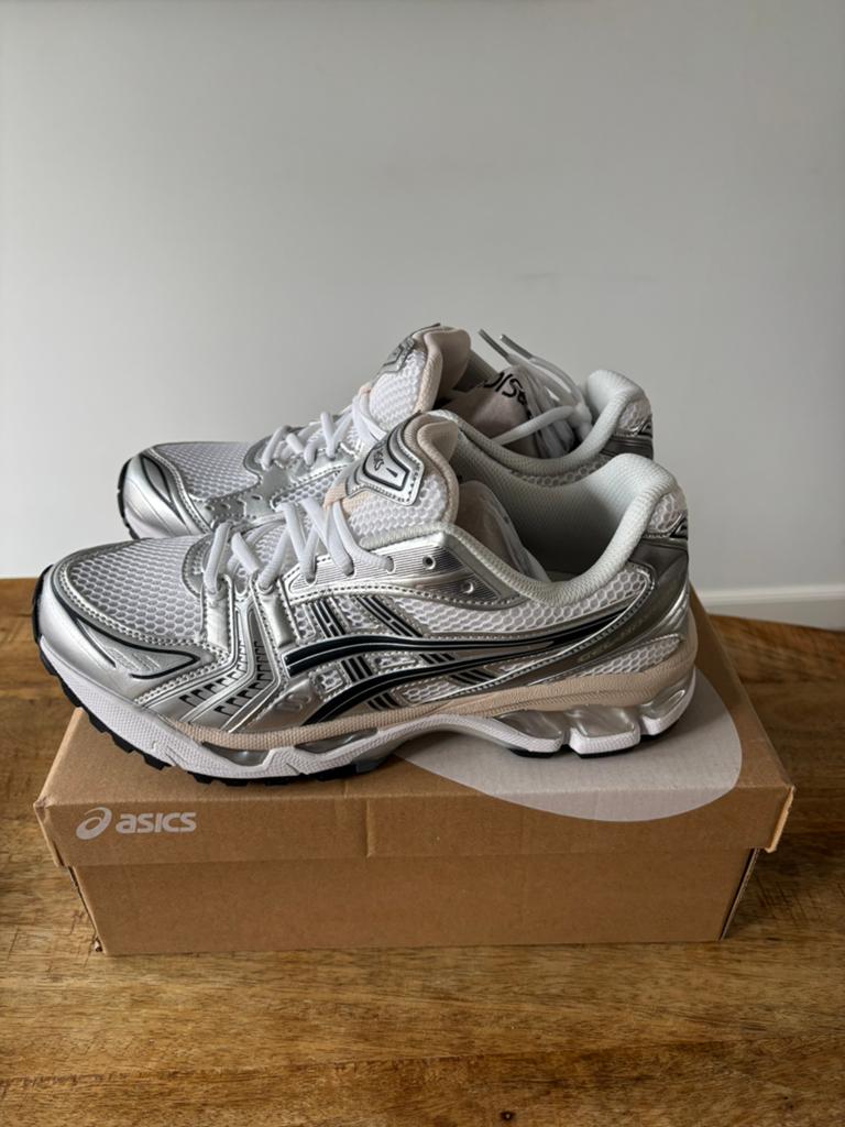 ASICS Gel-Kayano 14 White Graphite Grey – Maat 43,5, Kleding | Heren, Schoenen, Verzenden, Wit, Nieuw, Sneakers of Gympen