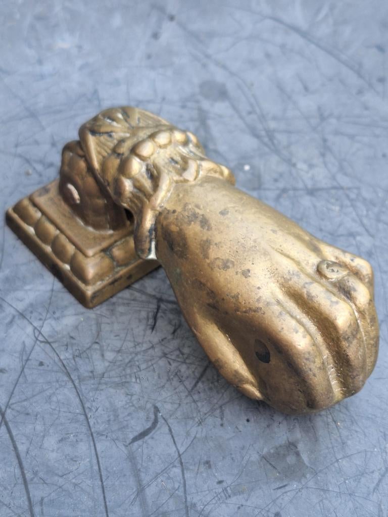 Antieke bronzen deurklopper in de vorm van een hand, Ophalen of Verzenden