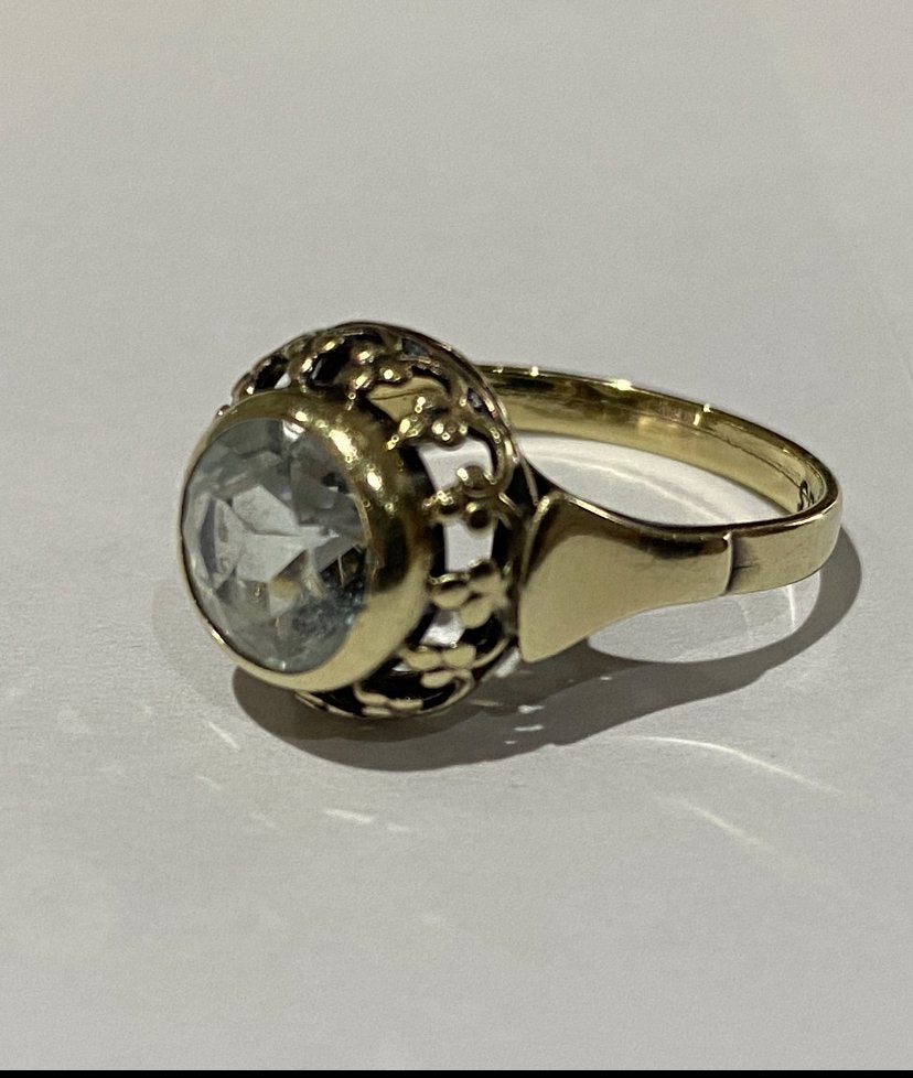 Prachtige gouden ring met witte toppaas steen, Ophalen of Verzenden, Goud, Ring