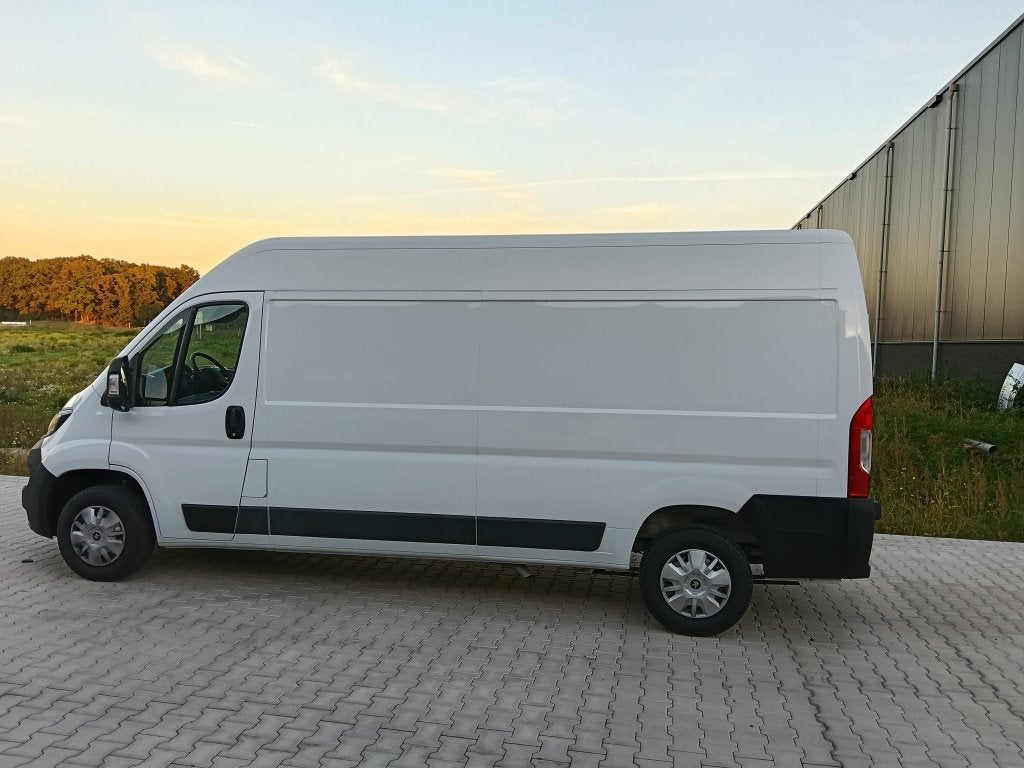 Peugeot Boxer GB  335 L3h2 Bluehdi 140PK S&S 2022 Wit, Auto's, Voorwielaandrijving, Stof, 4 cilinders, Wit