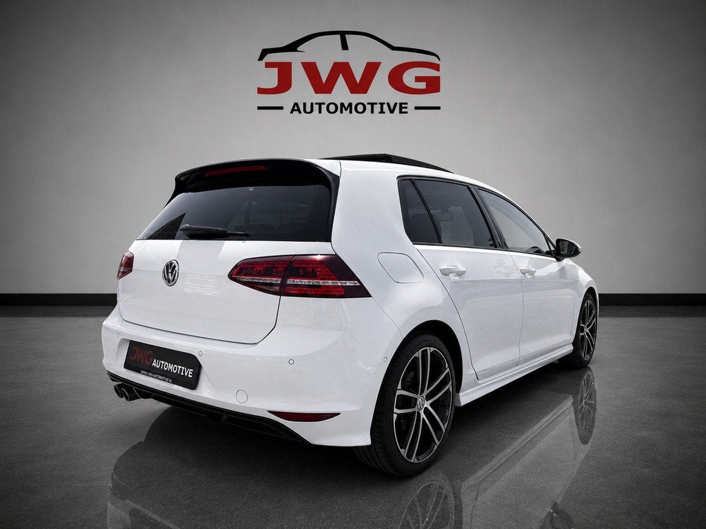 Volkswagen Golf 1.4 TSI ACT R-line Pano/Massage/Keyless, Gebruikt, Zwart, 4 cilinders, Leder en Stof