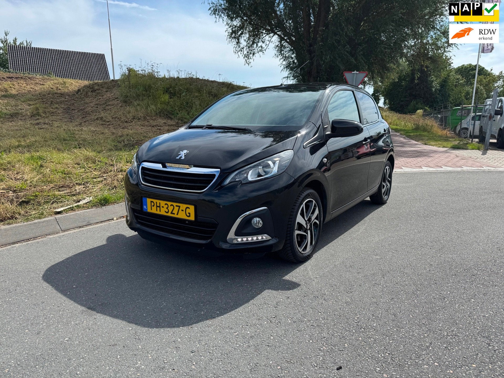 Peugeot 108 1.0 e-VTi Allure Airco Trekhaak, Voorwielaandrijving, Gebruikt, Euro 6, Zwart