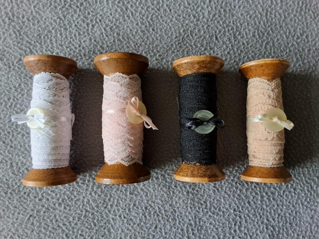 Antieke garenklossen met kant, Antiek en Kunst, Ophalen of Verzenden