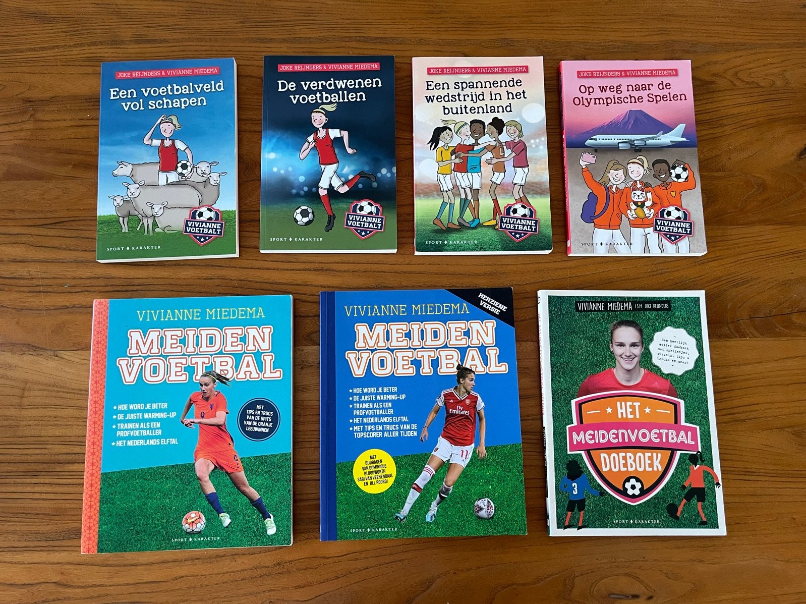 Meidenvoetbal boeken - Vivanne Miedema, Ophalen of Verzenden, Zo goed als nieuw, Balsport