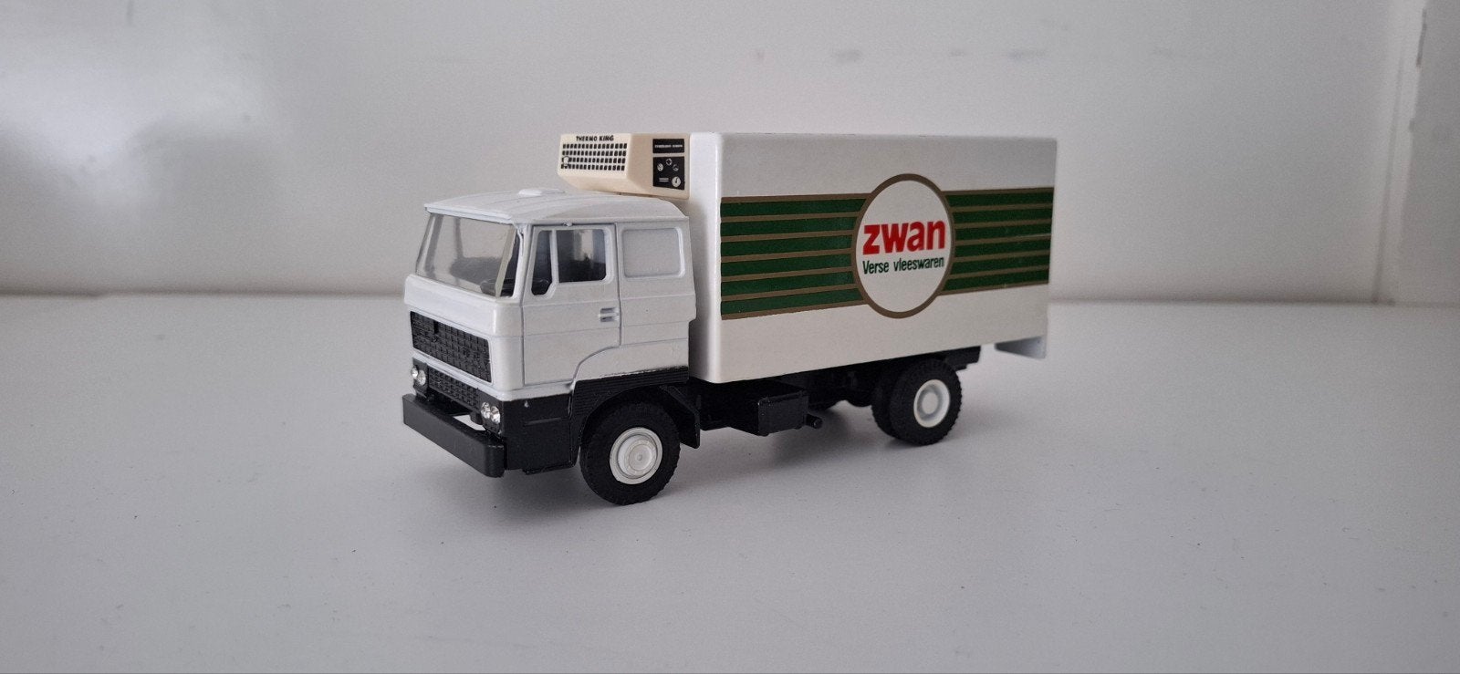 Daf 3300 zwan vleeswaren, Ophalen of Verzenden, Zo goed als nieuw, Bus of Vrachtwagen, Lion Toys