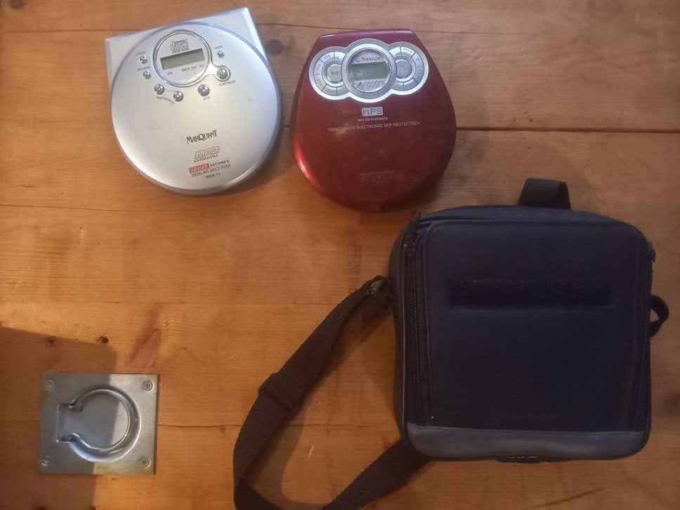 Draagbare CD-spelers met tas - 2 stuks, Audio, Tv en Foto, Cd-spelers, Ophalen of Verzenden, Gebruikt, Overige merken, Draagbaar