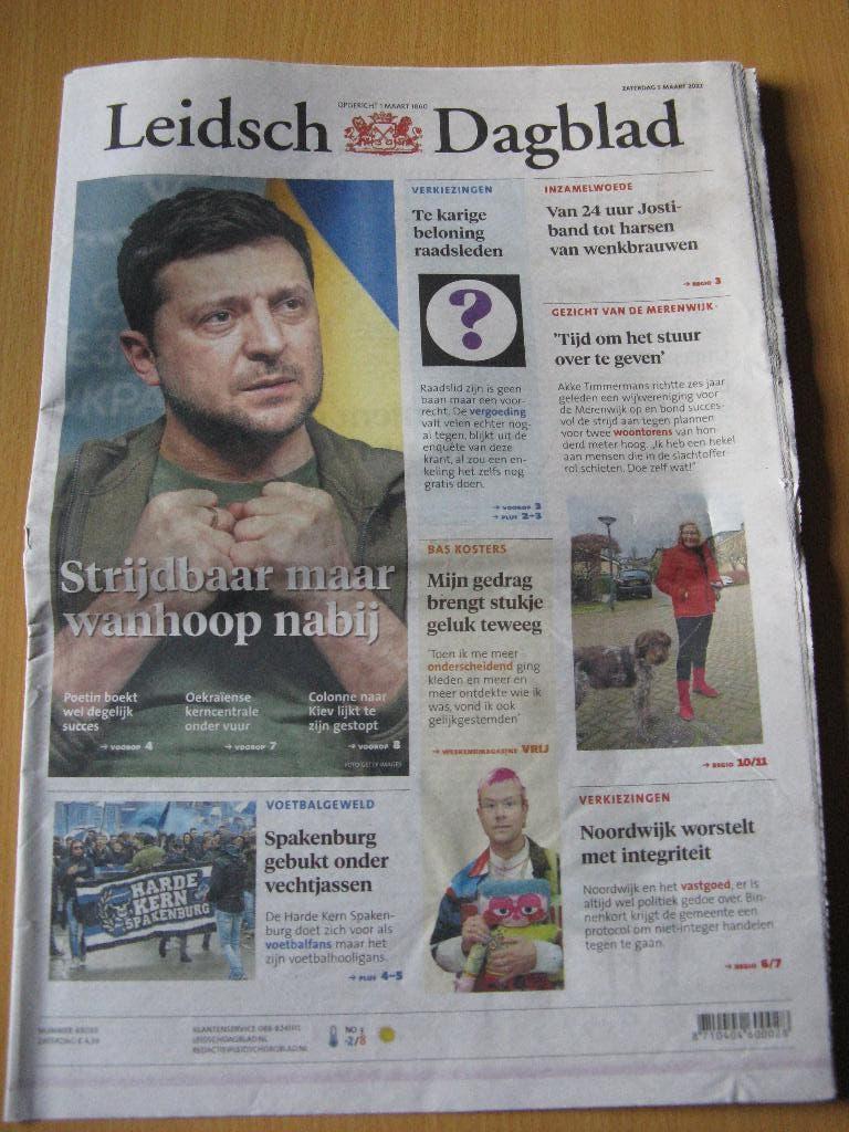 Leidsche dagblad hieronder beschrijving de oorlog oekraine, Verzamelen, Ophalen of Verzenden, 1940 tot 1960, Krant