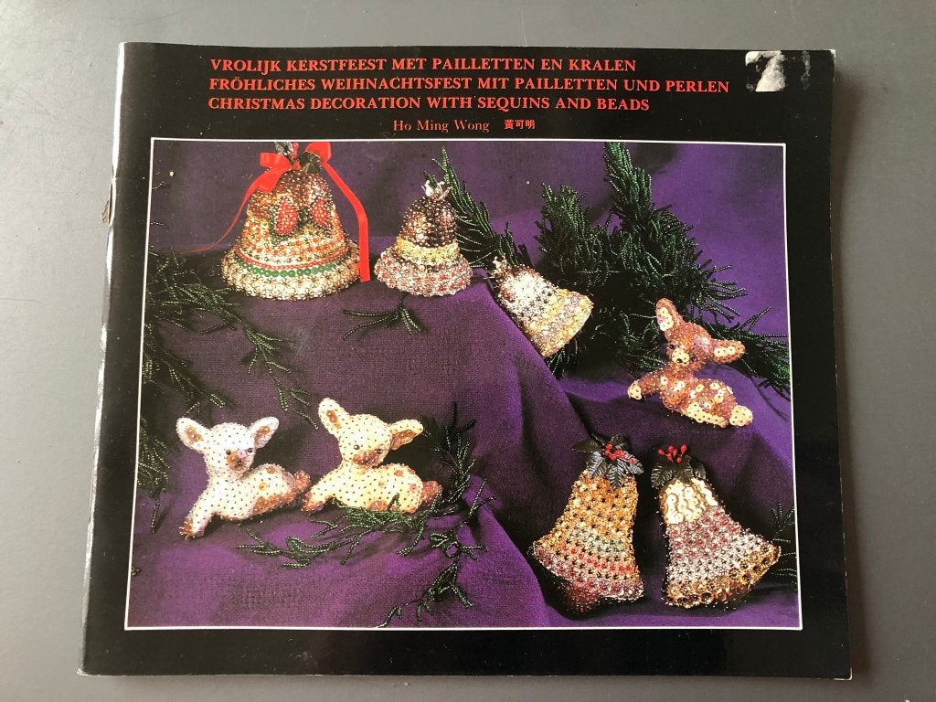 2 leuke hobbyboeken werken met o.a. pailetten, kralen etc., Boeken, Verzenden, Zo goed als nieuw