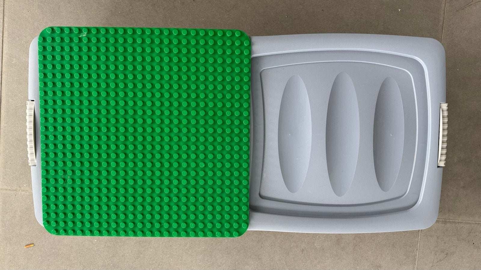 Grote bak Lego Duplo met grondplaat en rails, Ophalen, Gebruikt, Duplo, Inclusief accessoires