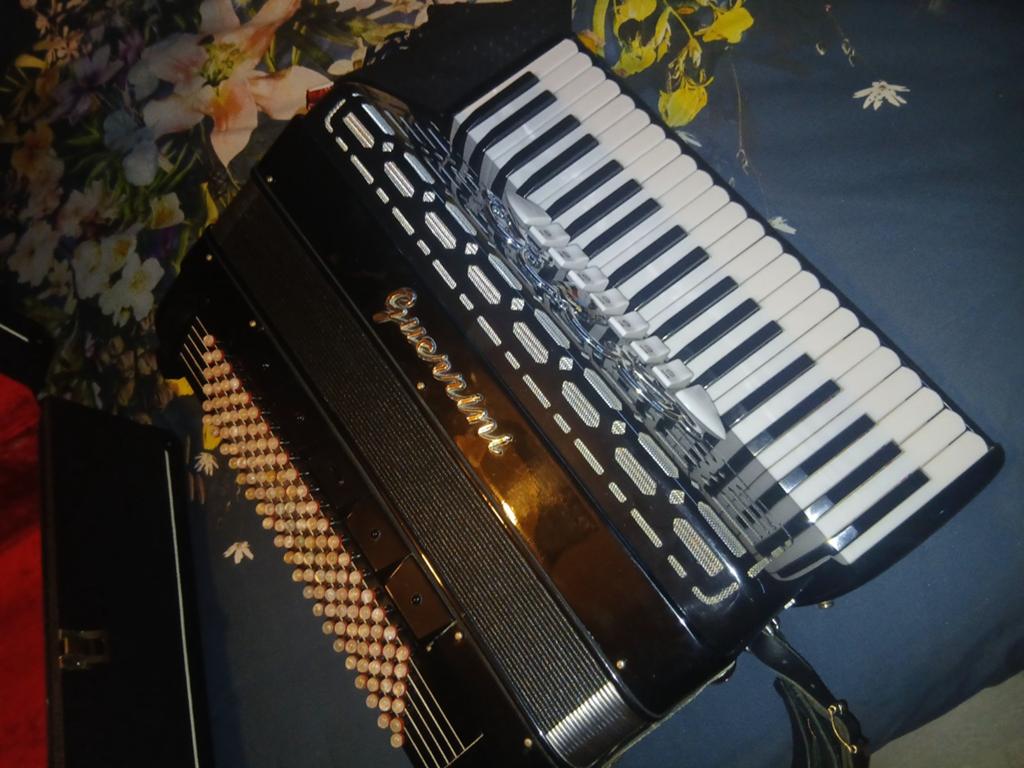 Accordeon guerrini, Ophalen of Verzenden, Zo goed als nieuw, Overige aantallen, Overige merken