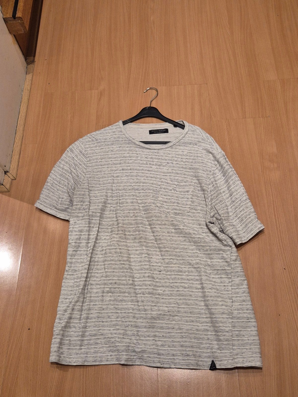Stijlvol Grijs/Wit Gestreept Heren T-Shirt (XL), Meerkleurig, Ophalen of Verzenden, Zo goed als nieuw, Maat 56/58 (XL)