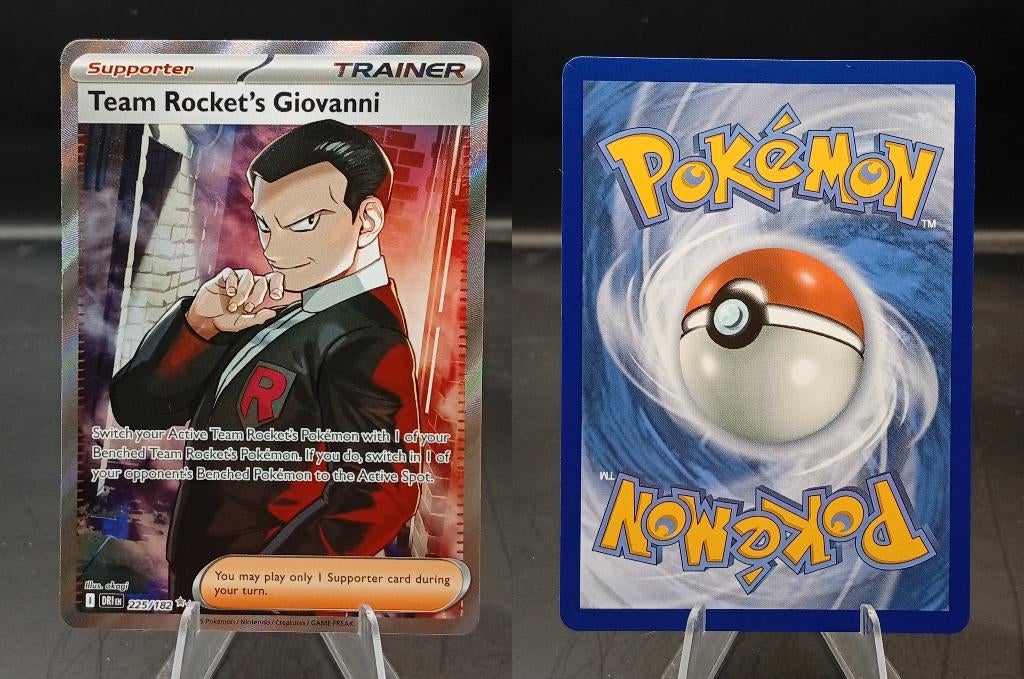Team Rocket's Giovanni (DRI 225) - Near Mint, Ophalen of Verzenden, Zo goed als nieuw, Losse kaart
