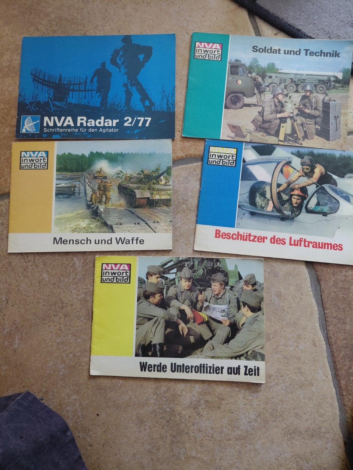 5 Originele DDR NVA Propaganda / Wervingsboekjes, Verzamelen, Ruschestraße 103 Berlijn, Ophalen of Verzenden, Duitsland, Boek of Tijdschrift
