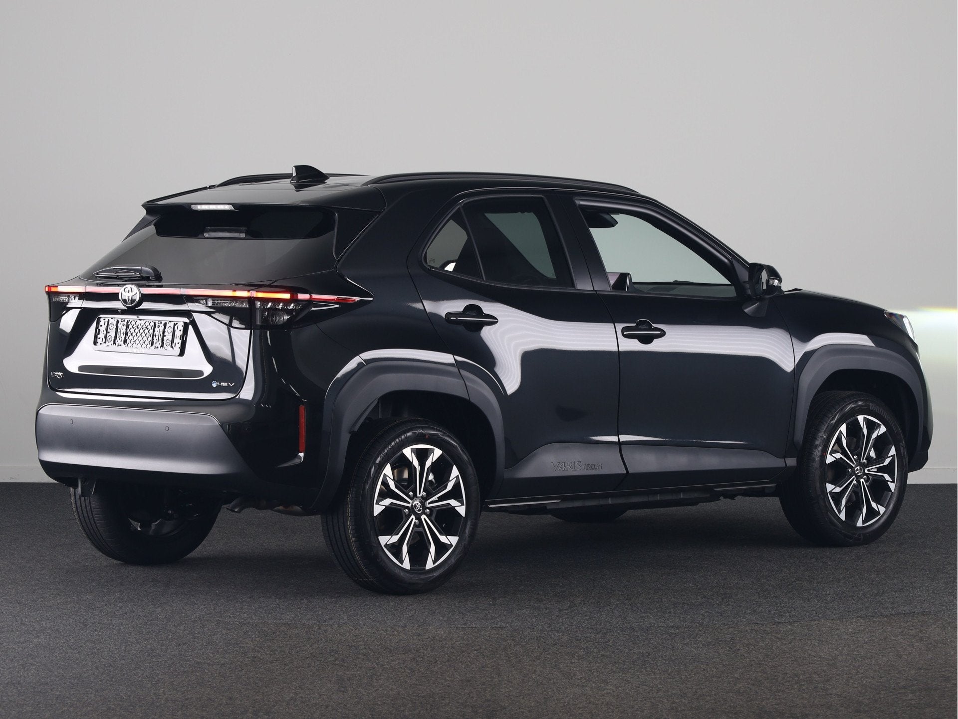 Toyota Yaris Cross 1.5 Hybrid 130 First Edition *NIEUW* | Di, Auto's, Zwart, Adaptive Cruise Control, 1490 cc, Nieuw