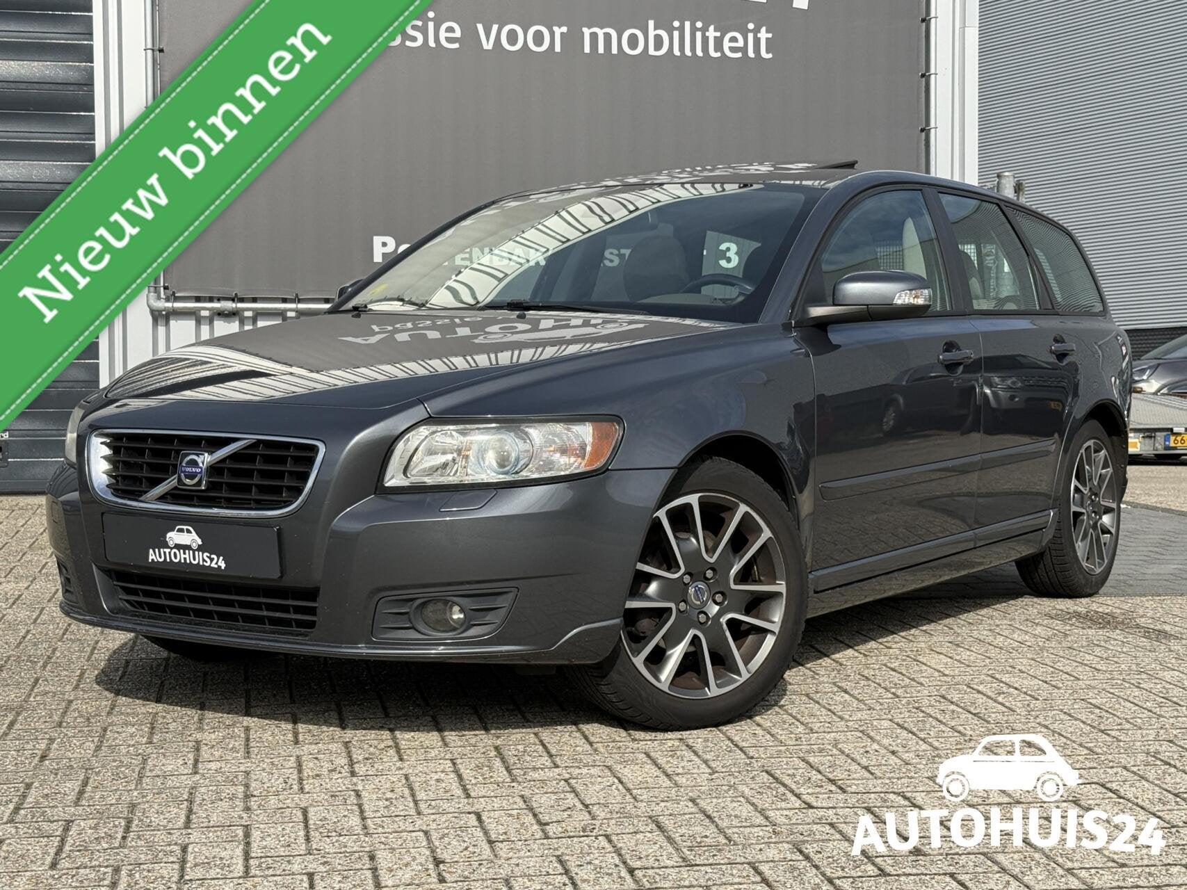 Volvo V50 2.0 145pk Summum bj2009 Trekhaak|Leder|Xenon|Navi, Gebruikt, Beige, 4 cilinders, 1283 kg