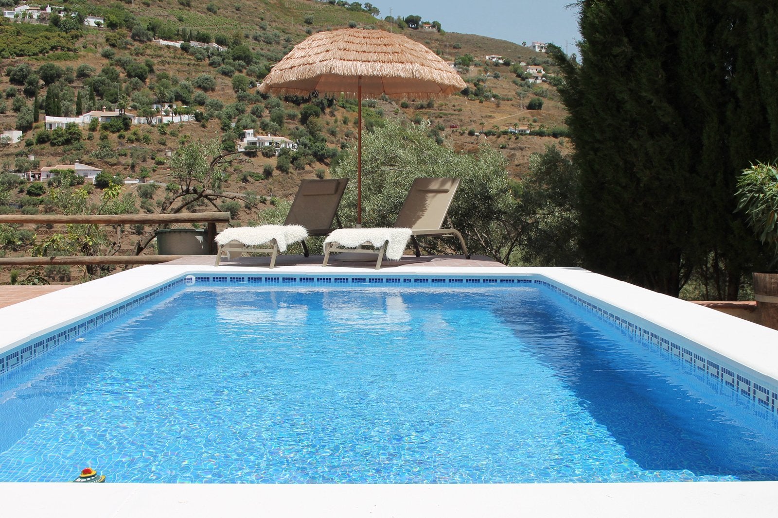 Te huur 2 appartementen Compéta Costa del 🌞 Malaga 🇪🇸, Vakantie, Eigenaar, Tuin, In bergen of heuvels, Landelijk