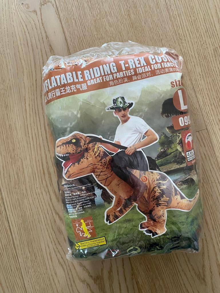 Opblaasbaar dinopak, Ophalen of Verzenden, Zo goed als nieuw, Maat 52/54 (L), Kleding