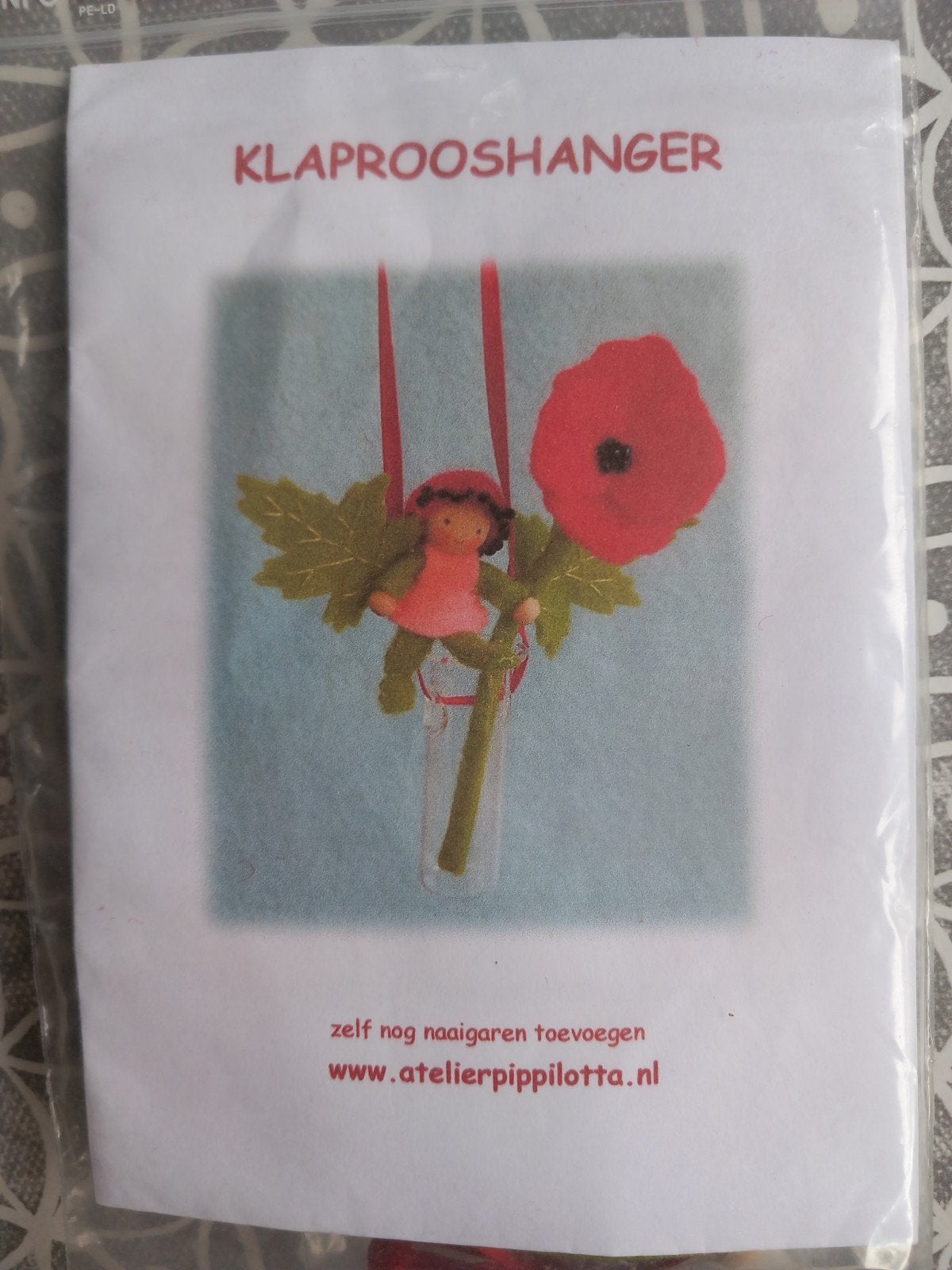 Viltpakket  Atelier Pippilotta - Klaprooshanger, Hobby en Vrije tijd, Vilt, Ophalen of Verzenden, Nieuw, Figuurtje(s), Wolvilt