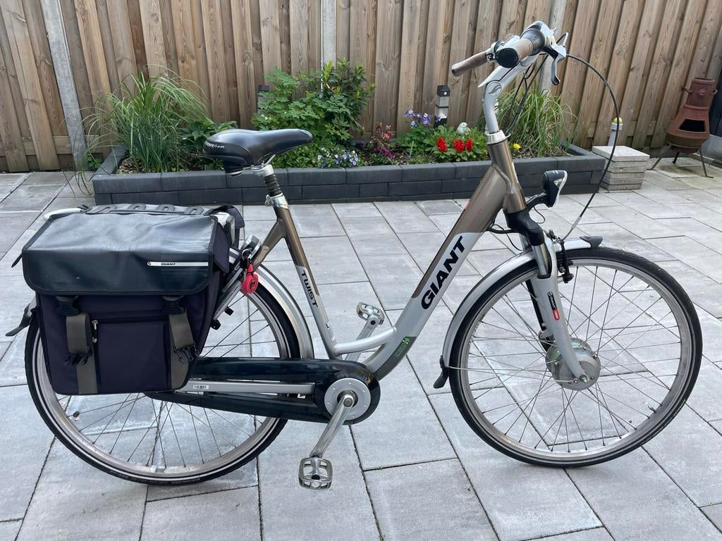 Giant Twist elektrische fiets met fietstassen, Fietsen en Brommers, Ophalen, Velgrem, Giant, 50 tot 53 cm