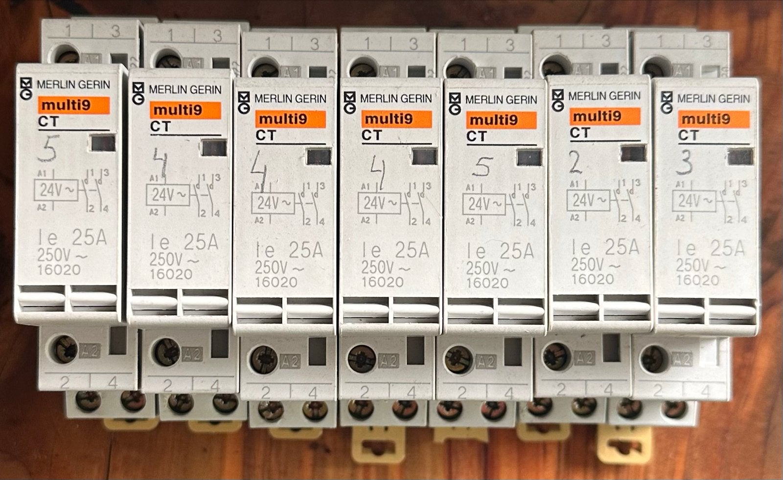 Merlin Gerin Multi9 CT Relais 25A 250V - Gebruikt, Doe-het-zelf en Verbouw, Ophalen of Verzenden, Gebruikt, Schneider Electric