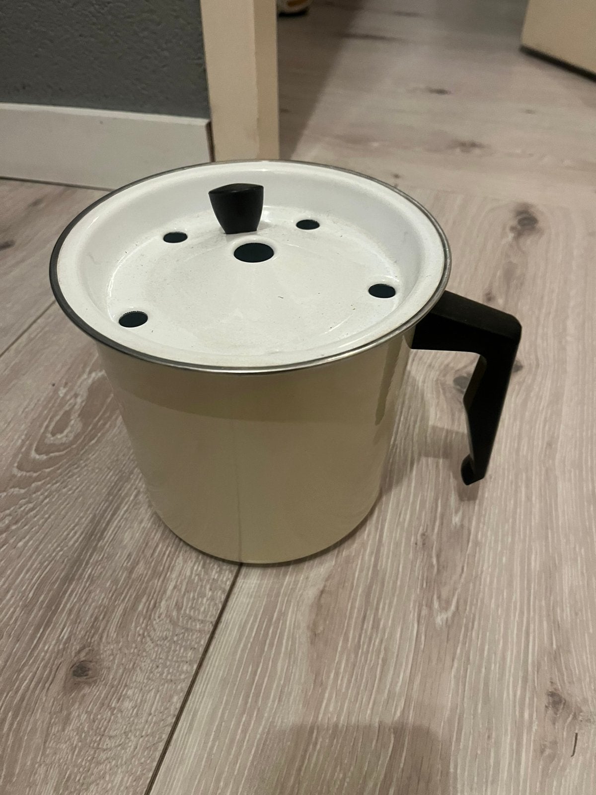 Vintage melkkoker, Ophalen