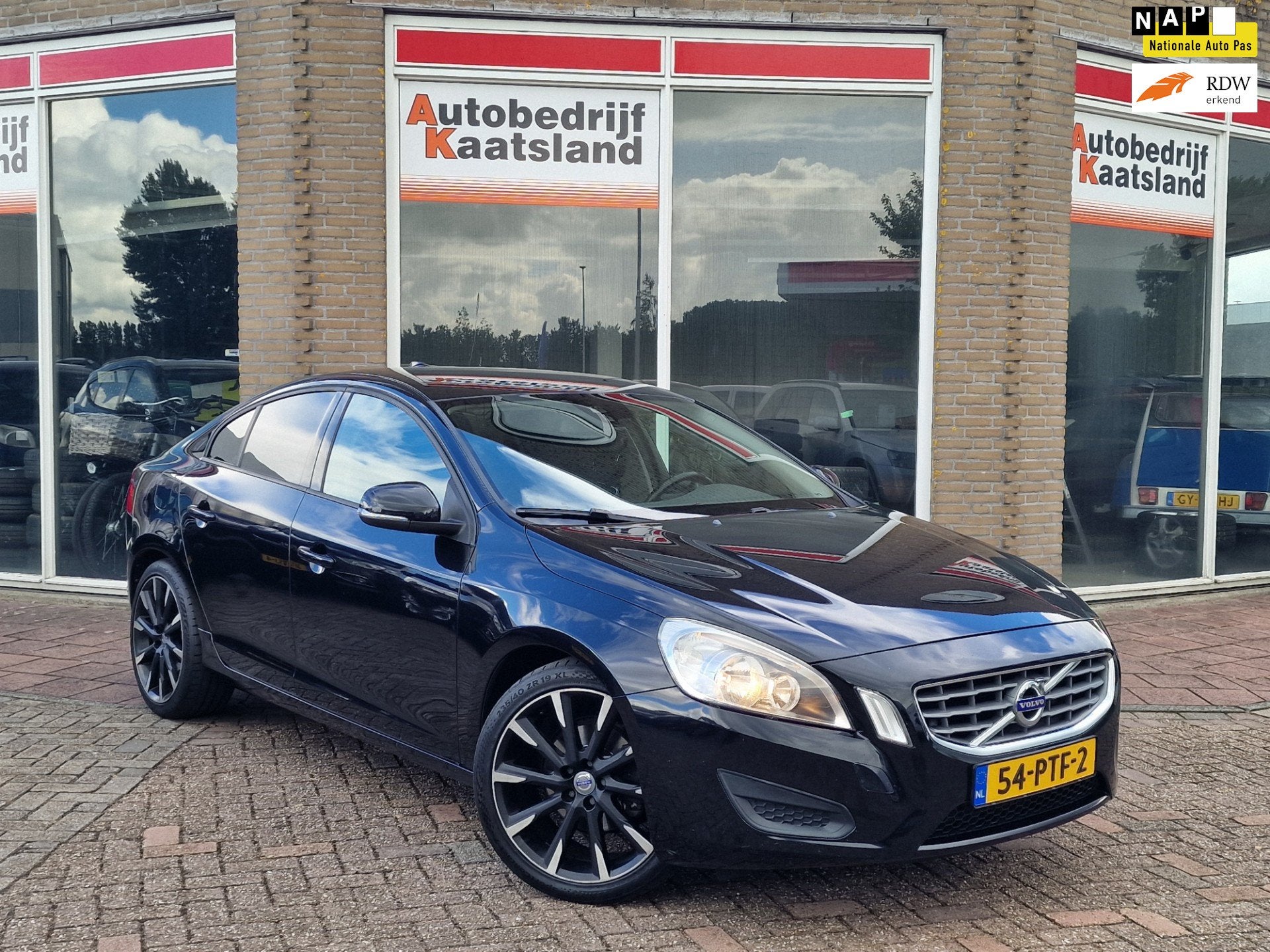 Volvo S60 1.6 T3 - Pdc - Clima - Cruise - Trekhaak -, Auto's, Volvo, Voorwielaandrijving, Gebruikt, Zwart, 150 pk