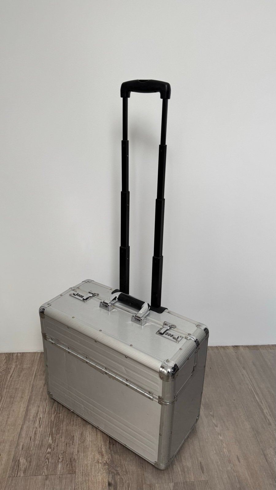 Alumaxx Koffer met Wieltjes - Zilverkleurig - kapper, Ophalen, Gebruikt, 50 tot 60 cm, Metaal