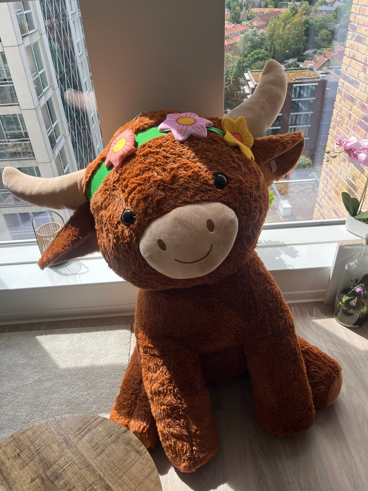 Grote knuffel stier met bloemenkrans - Zo goed als nieuw, Overige typen, Ophalen of Verzenden, Zo goed als nieuw, Middelgroot (20 tot 80 cm)